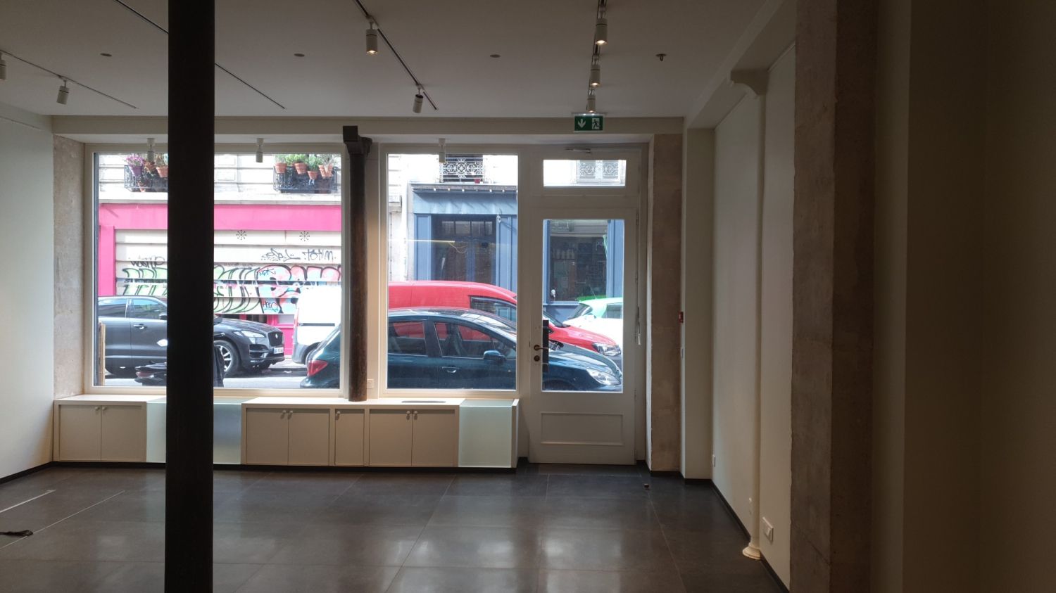 45m² Art Gallery with Bay Windows for Events in Paris