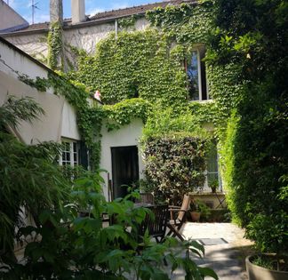 Single storey house with garden in the center of Montreuil 