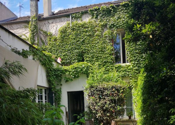 Single storey house with garden in the center of Montreuil 