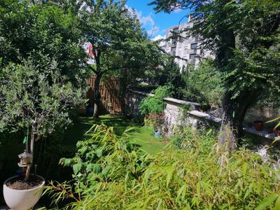 Single storey house with garden in the center of Montreuil 