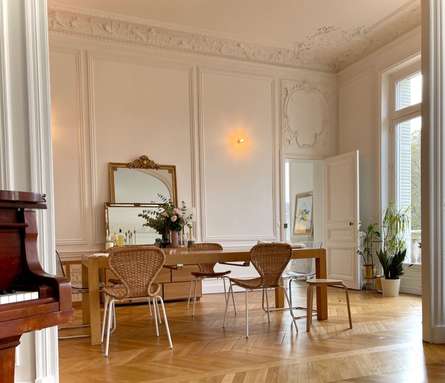Hausmanian living room in the 17th arrondissement