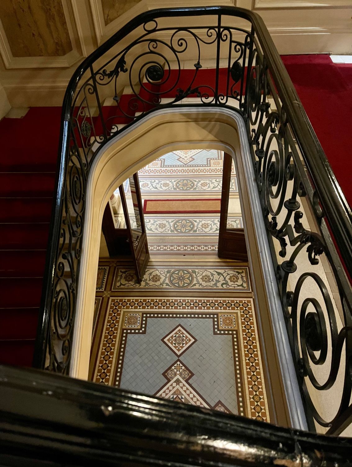 Hausmanian living room in the 17th arrondissement