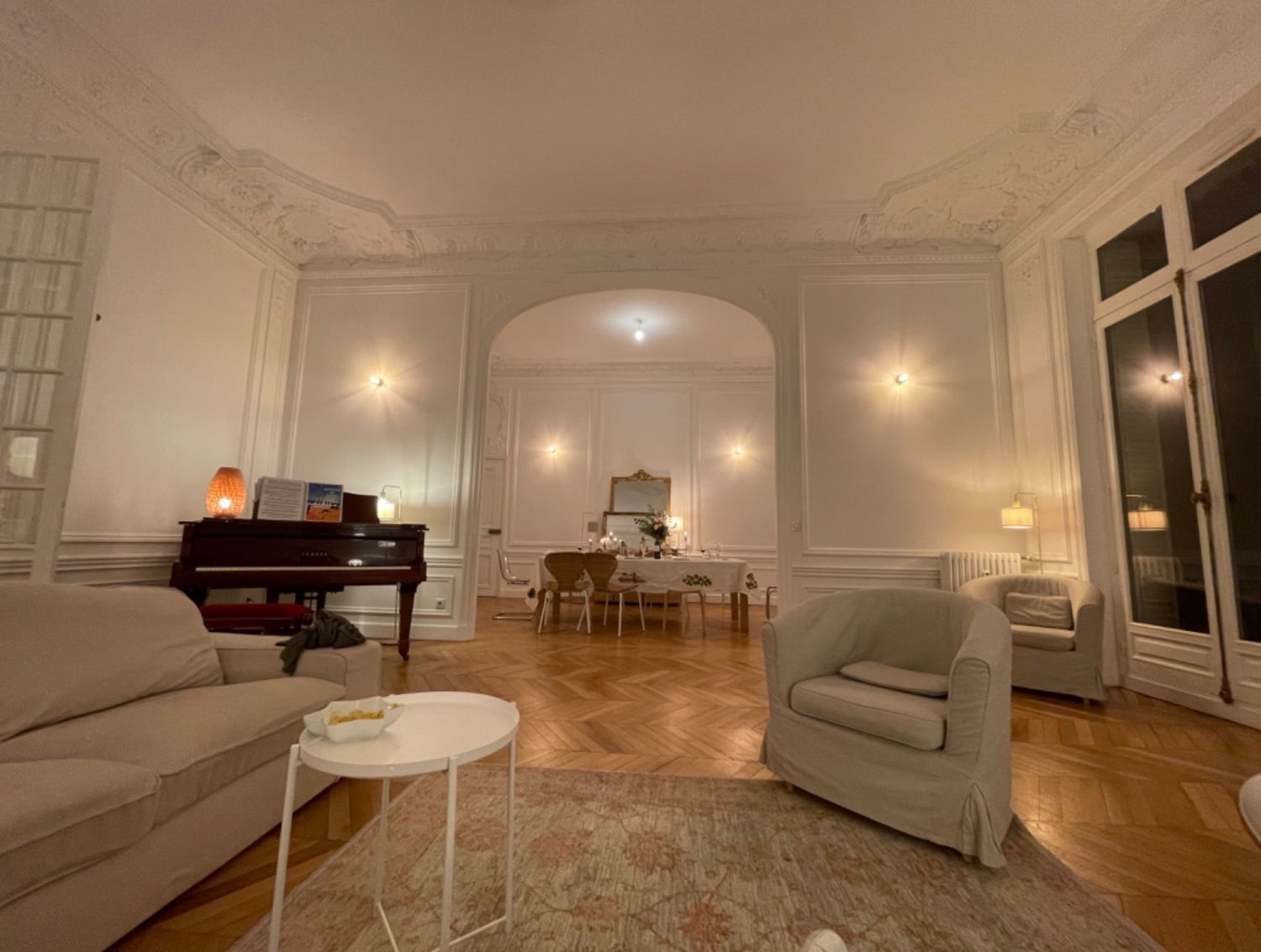 Hausmanian living room in the 17th arrondissement