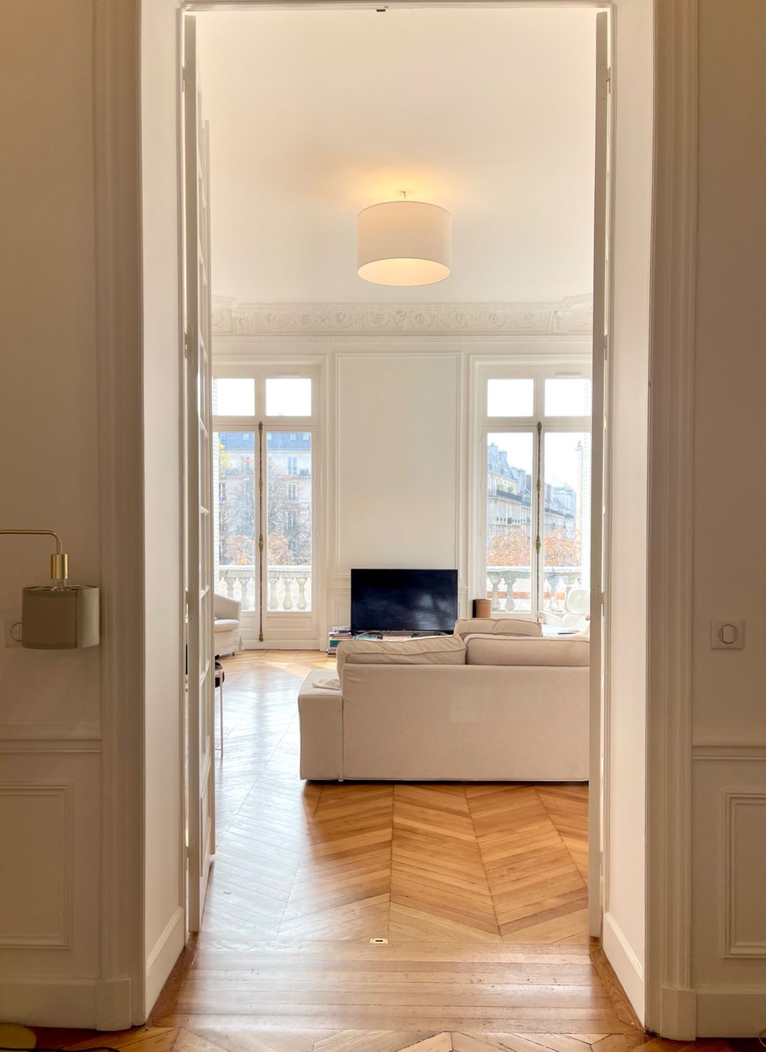 Hausmanian living room in the 17th arrondissement
