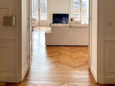 Elegant Haussmann-Style Flat for Events in Paris