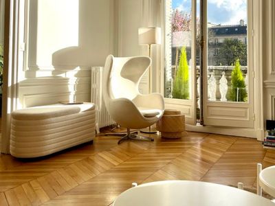 Elegant Haussmann-Style Flat for Events in Paris