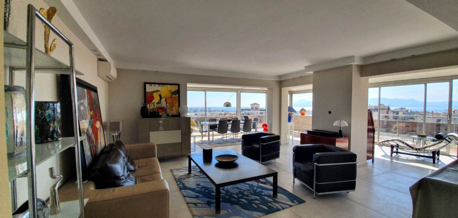 Penthouse with a large terrace and a panoramic sea view