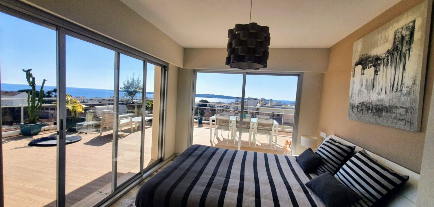 Penthouse with a large terrace and a panoramic sea view