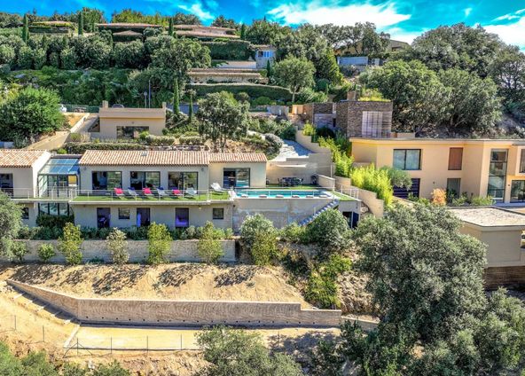 Villa with sea and mountain views, located ten minutes from the port of Saint-Tropez