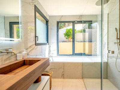 Modern Villa with Breathtaking Gulf Views in Grimaud