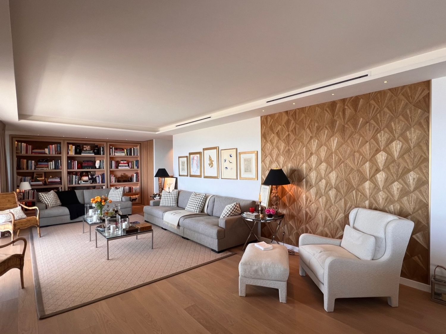 Cannes Apartment with Sea View – 30 Guests, Near Croisette