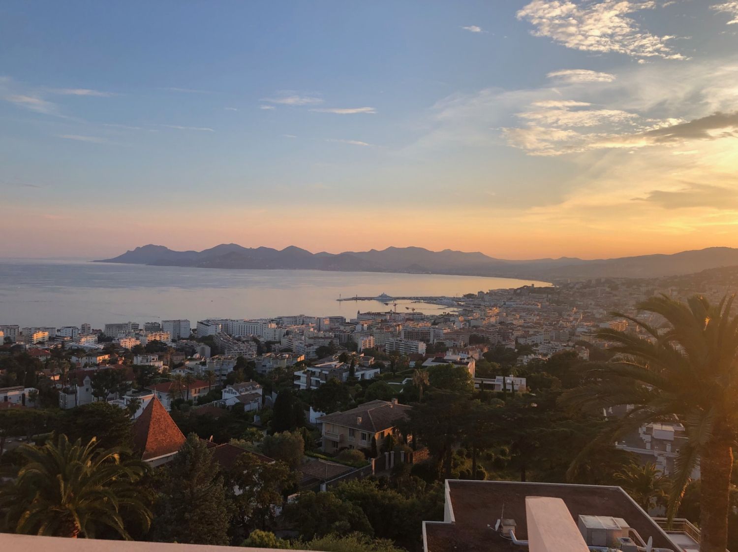 Cannes Apartment with Sea View – 30 Guests, Near Croisette