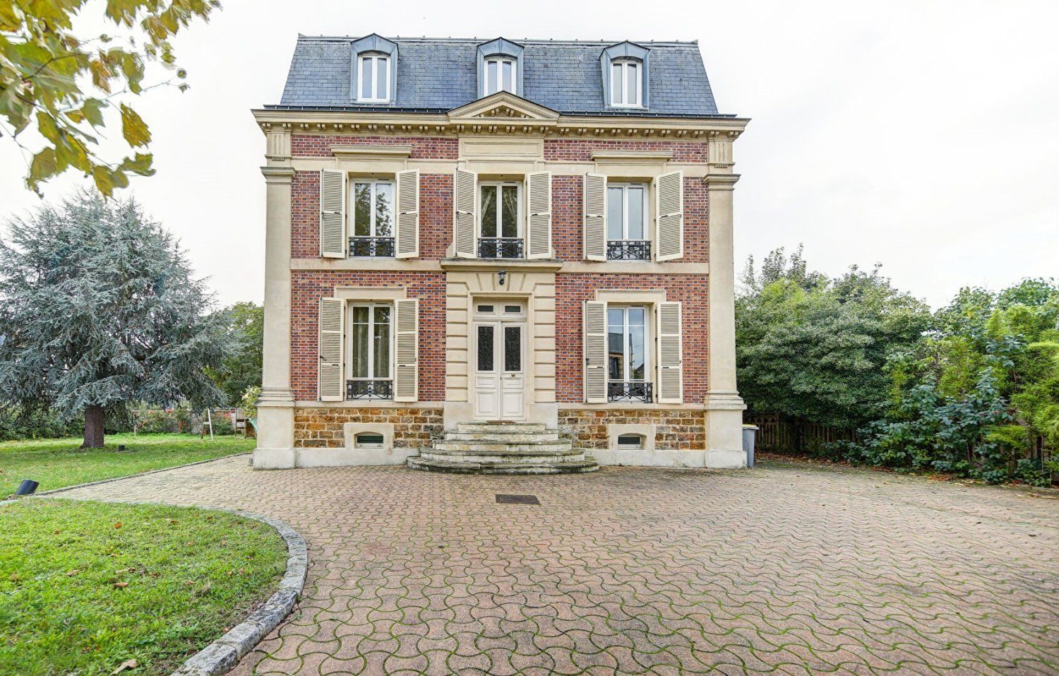 Mansion in Chatou for events