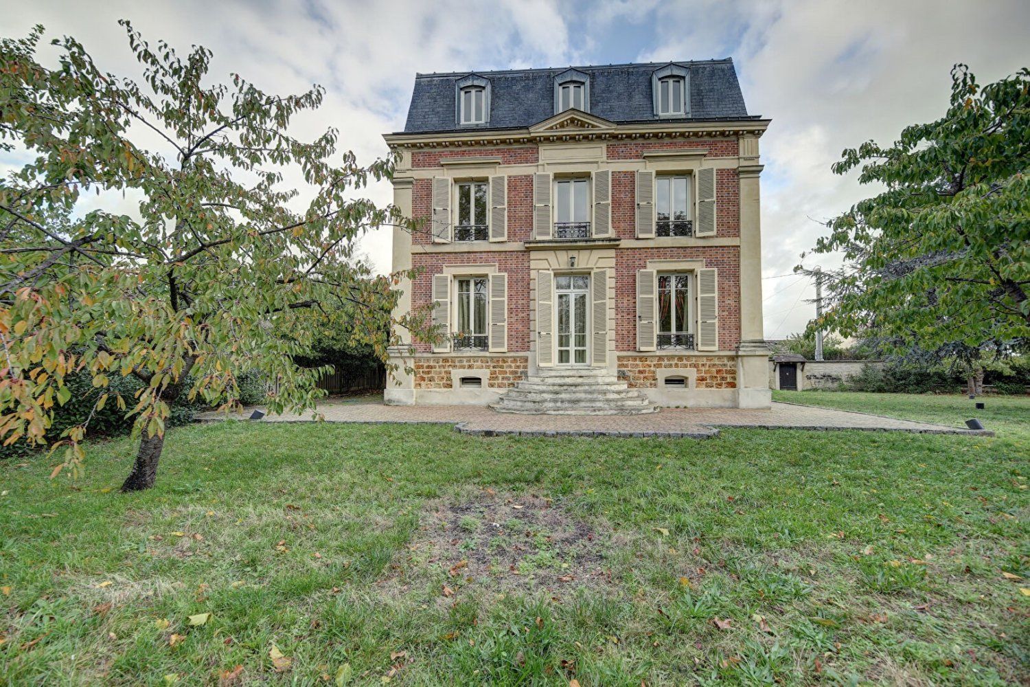 Mansion in Chatou for events