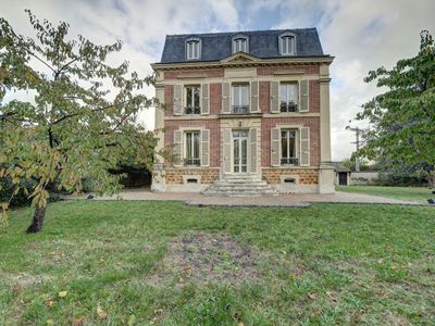 Mansion in Chatou for events