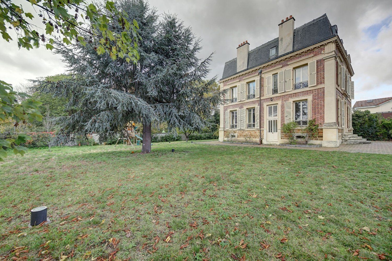 Mansion in Chatou for events