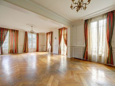 Mansion in Chatou for events