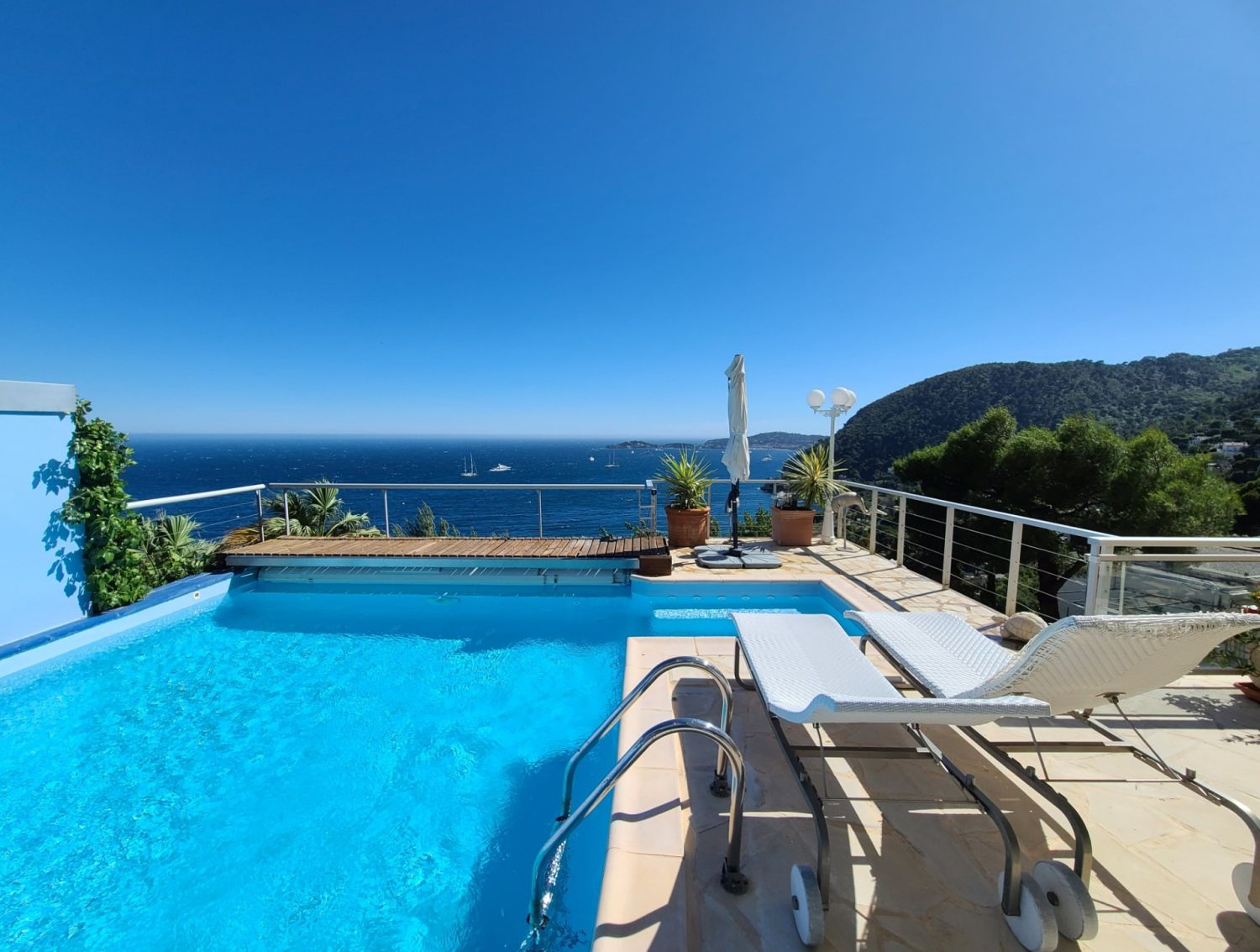 Villa de luxe avec piscine et vue panoramique à Èze-sur-Mer