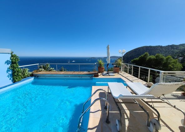 Luxury villa with swimming pool and panoramic view in Èze-sur-Mer