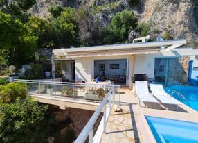 Luxury villa with swimming pool and panoramic view in Èze-sur-Mer