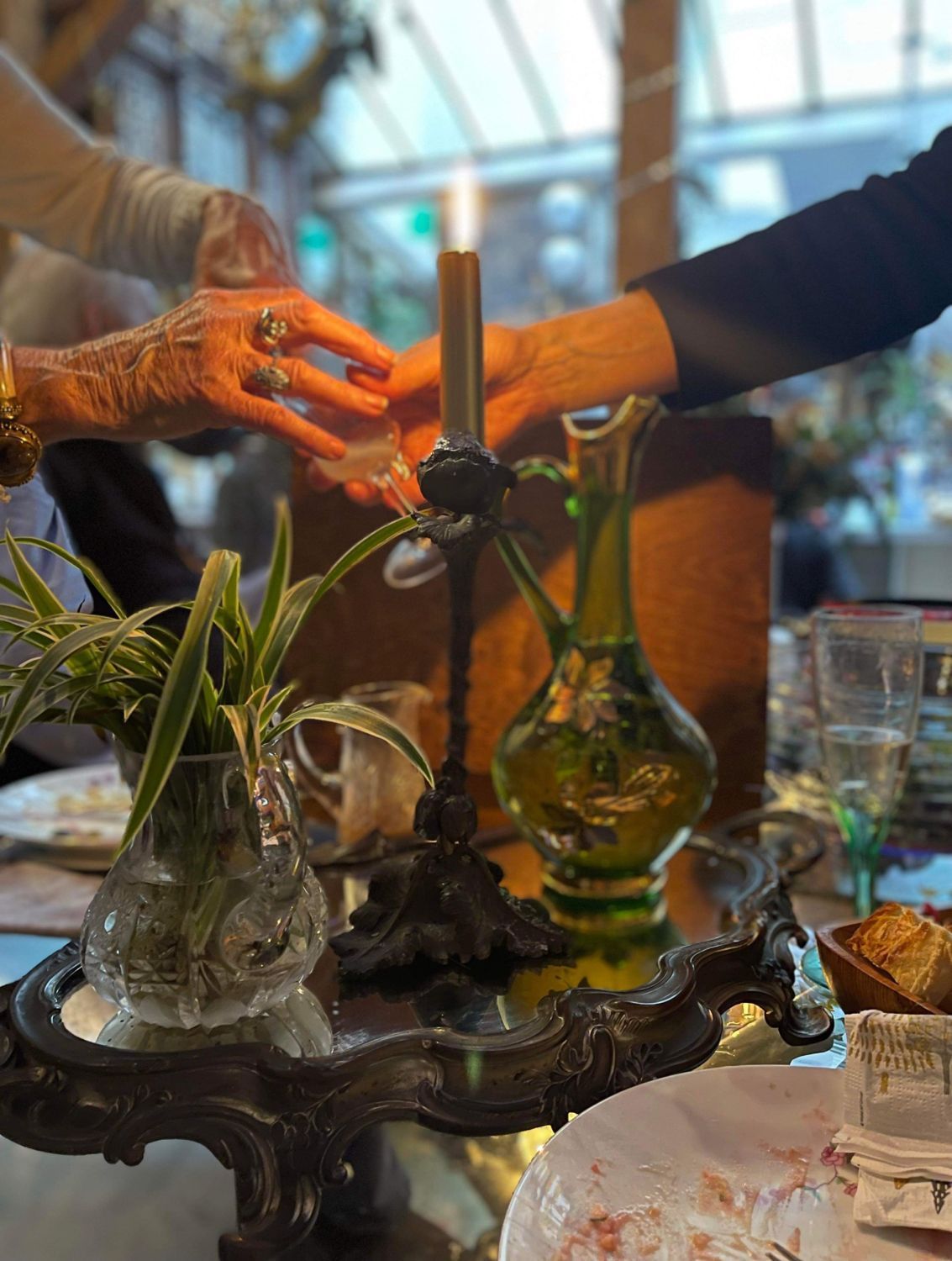 Lieu Parisien Bohème avec Verrière et Cour Verte