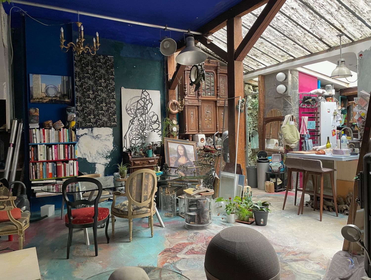Lieu Parisien Bohème avec Verrière et Cour Verte