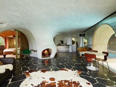 Vintage 70s troglodyte villa 