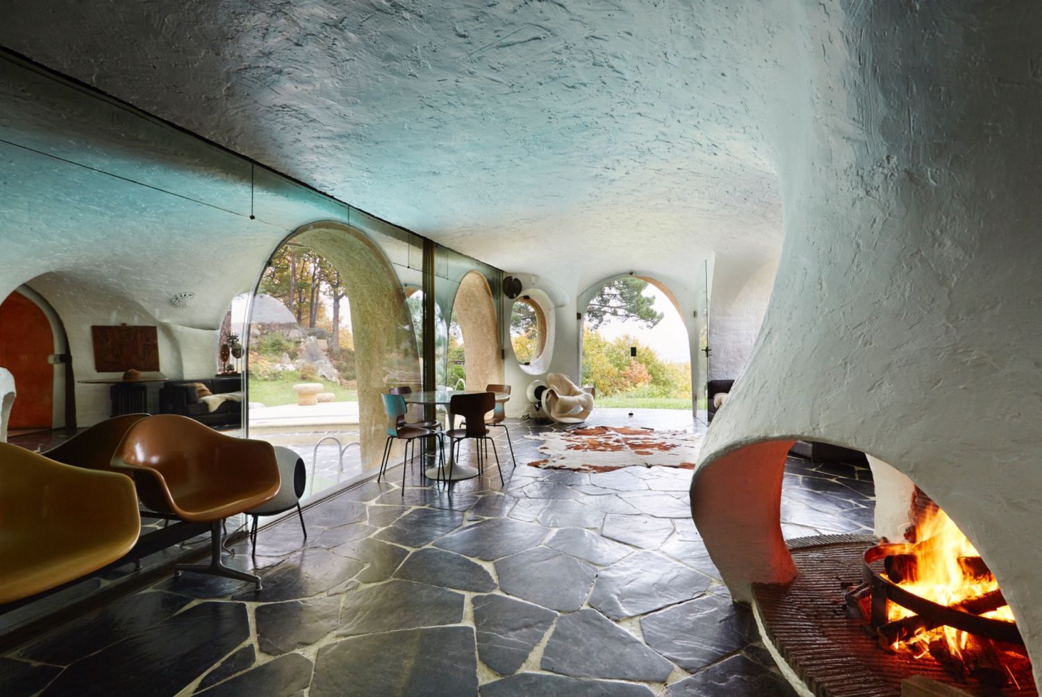 Vintage 70s troglodyte villa 