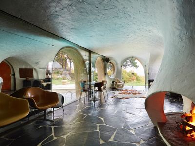 Vintage 70s troglodyte villa 