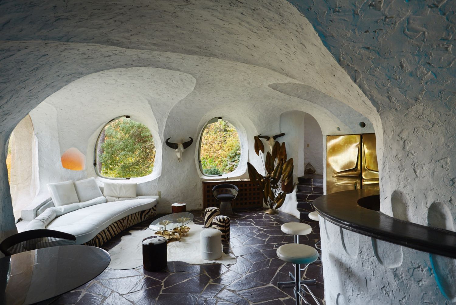 Vintage 70s troglodyte villa 