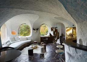 Vintage 70s troglodyte villa 