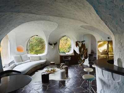 Vintage 70s troglodyte villa 