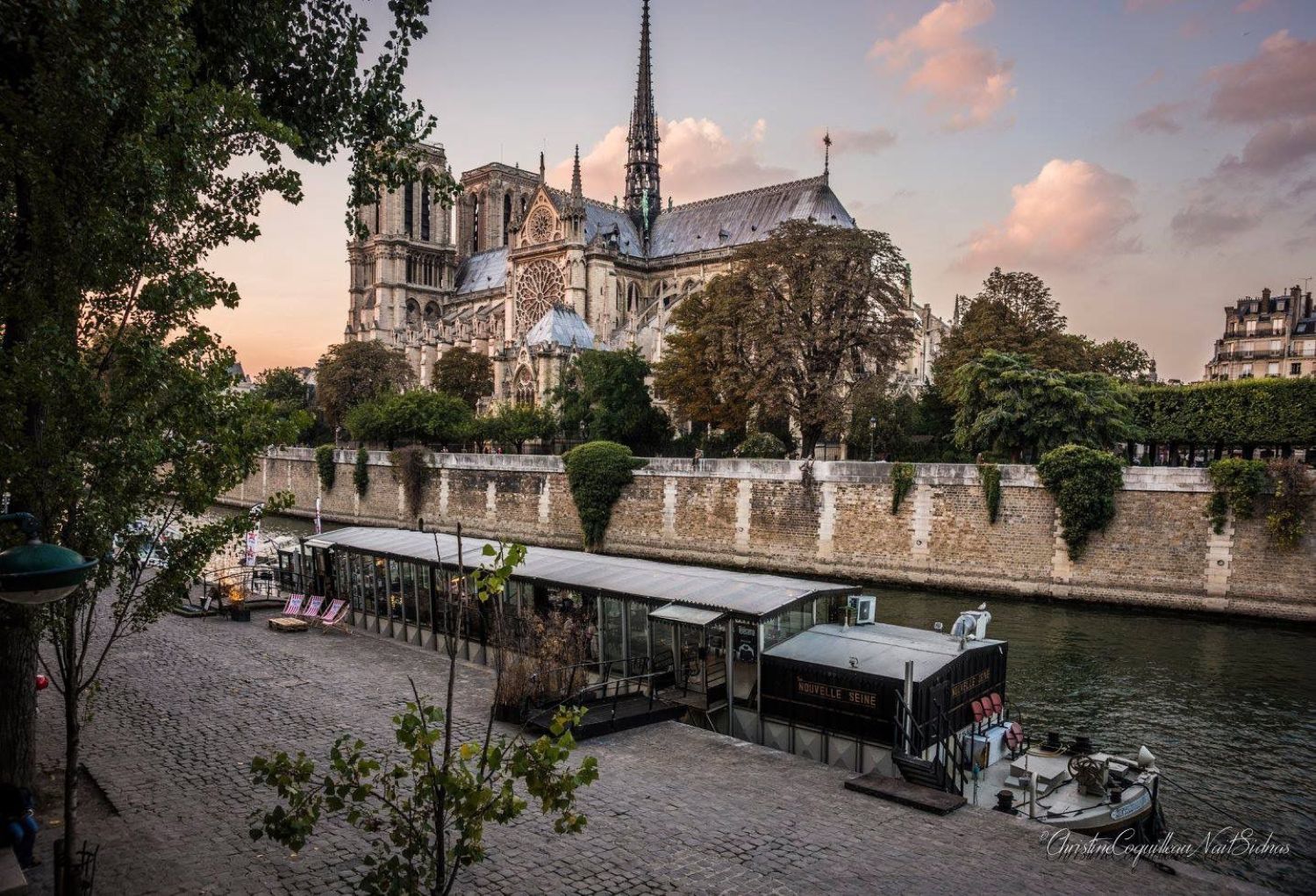 Barge with view of Notre-Dame de Paris (JO 2024 dry hire)