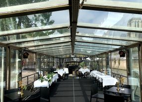 Barge with view of Notre-Dame de Paris (JO 2024 dry hire)