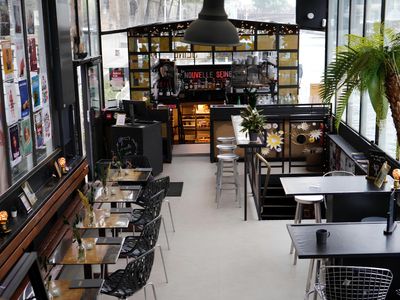 Barge with view of Notre-Dame de Paris (JO 2024 dry hire)