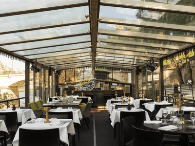 Barge with view of Notre-Dame de Paris (JO 2024 dry hire)