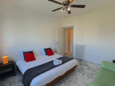 2-Bedroom Apartment Cannes – Terrace, 20 Guests