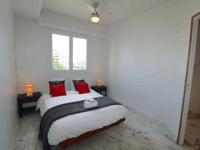 2-Bedroom Apartment Cannes – Terrace, 20 Guests