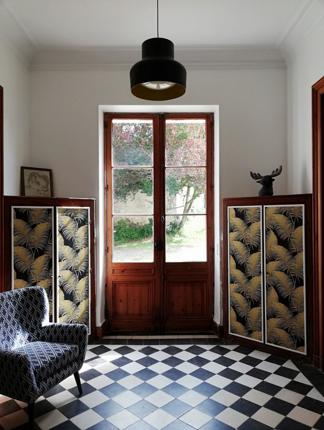 Gironde stone house in the heart of a hilly vineyard
