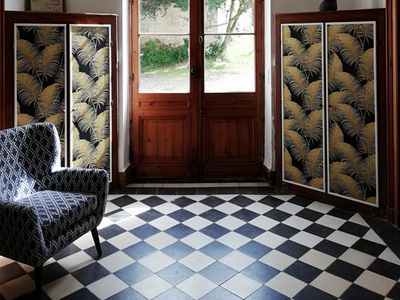 Gironde stone house in the heart of a hilly vineyard