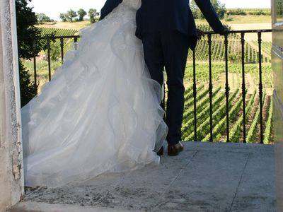 Gironde stone house in the heart of a hilly vineyard