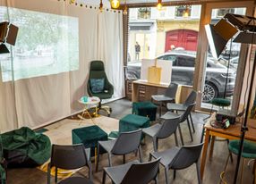 Modular event studio, storefront with window in the golden triangle of Paris