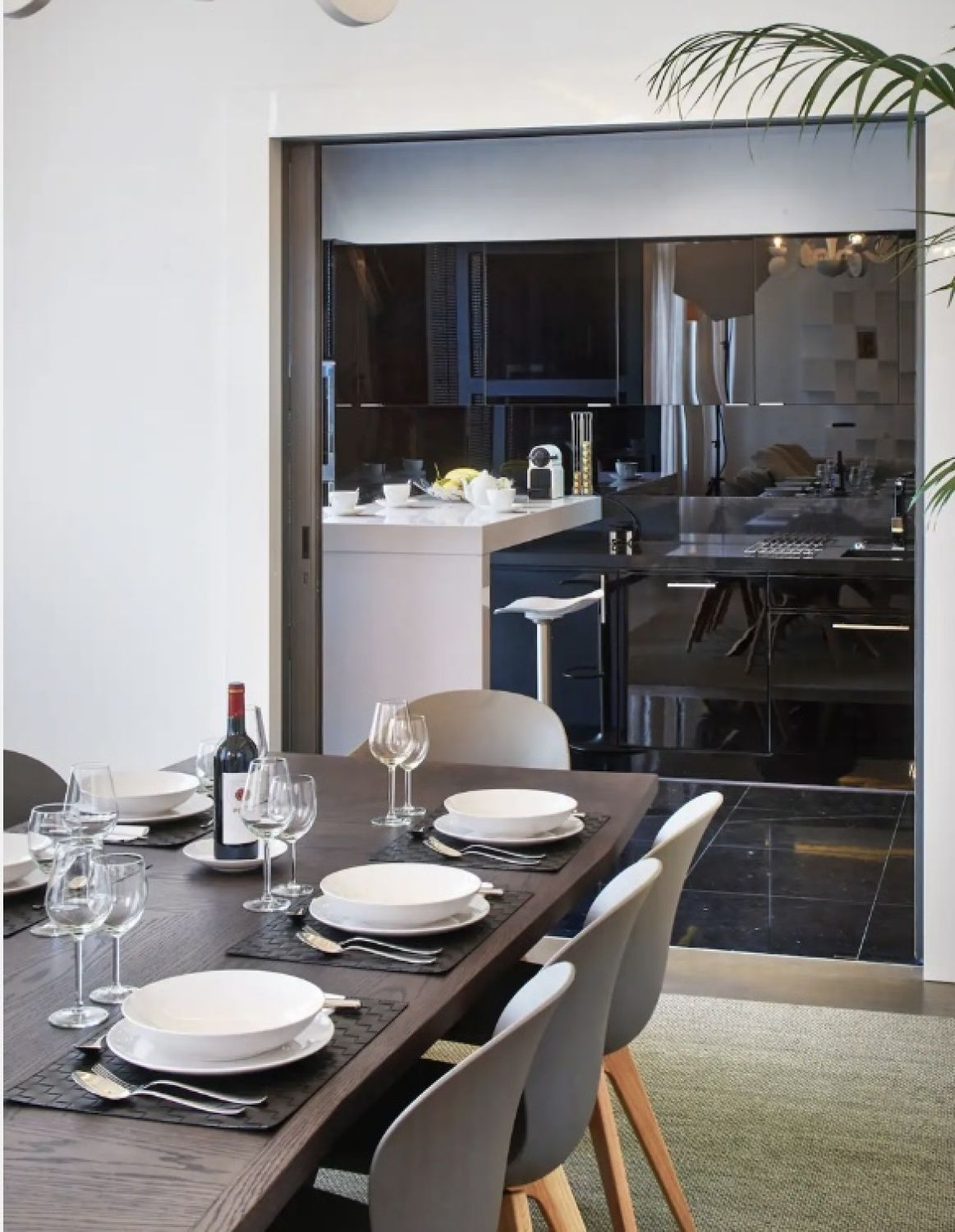 Spacious apartment facing the Palais des Congrès
