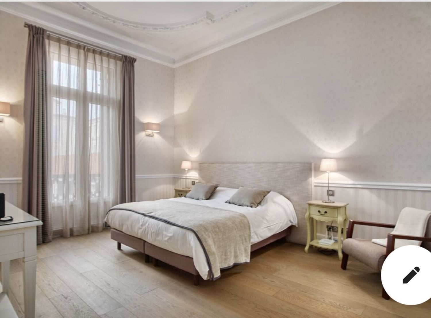 Spacious apartment facing the Palais des Congrès