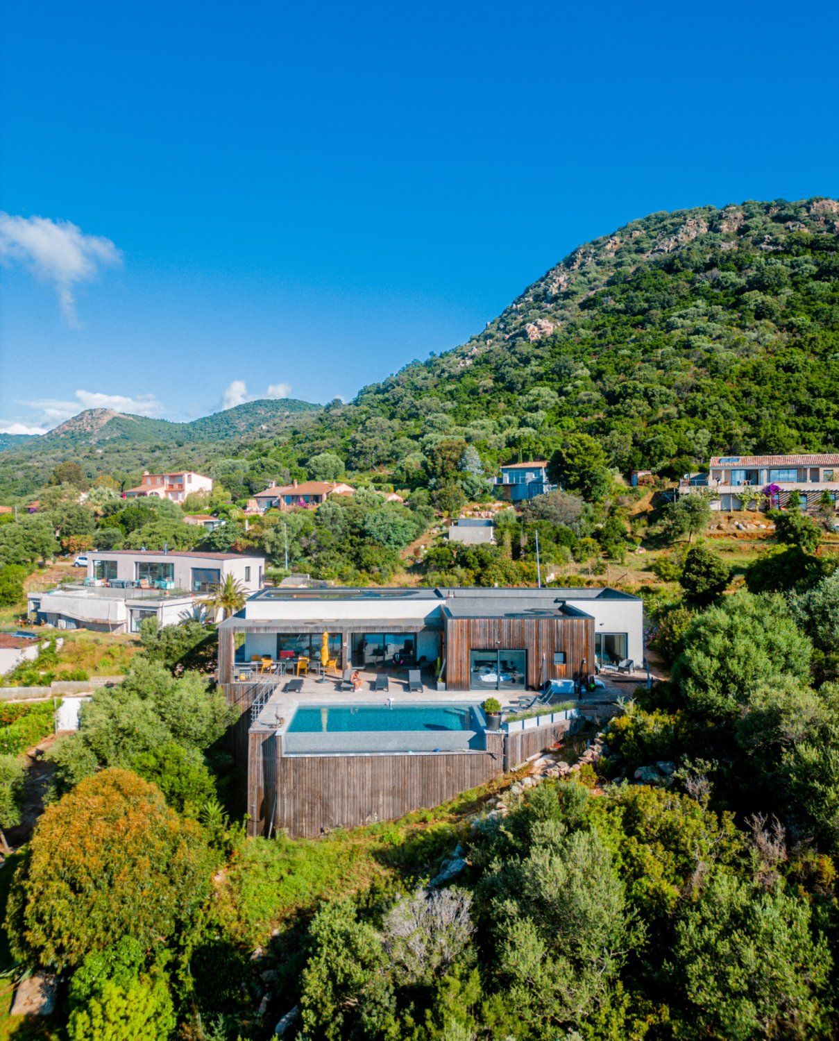Architect-designed villa with panoramic view