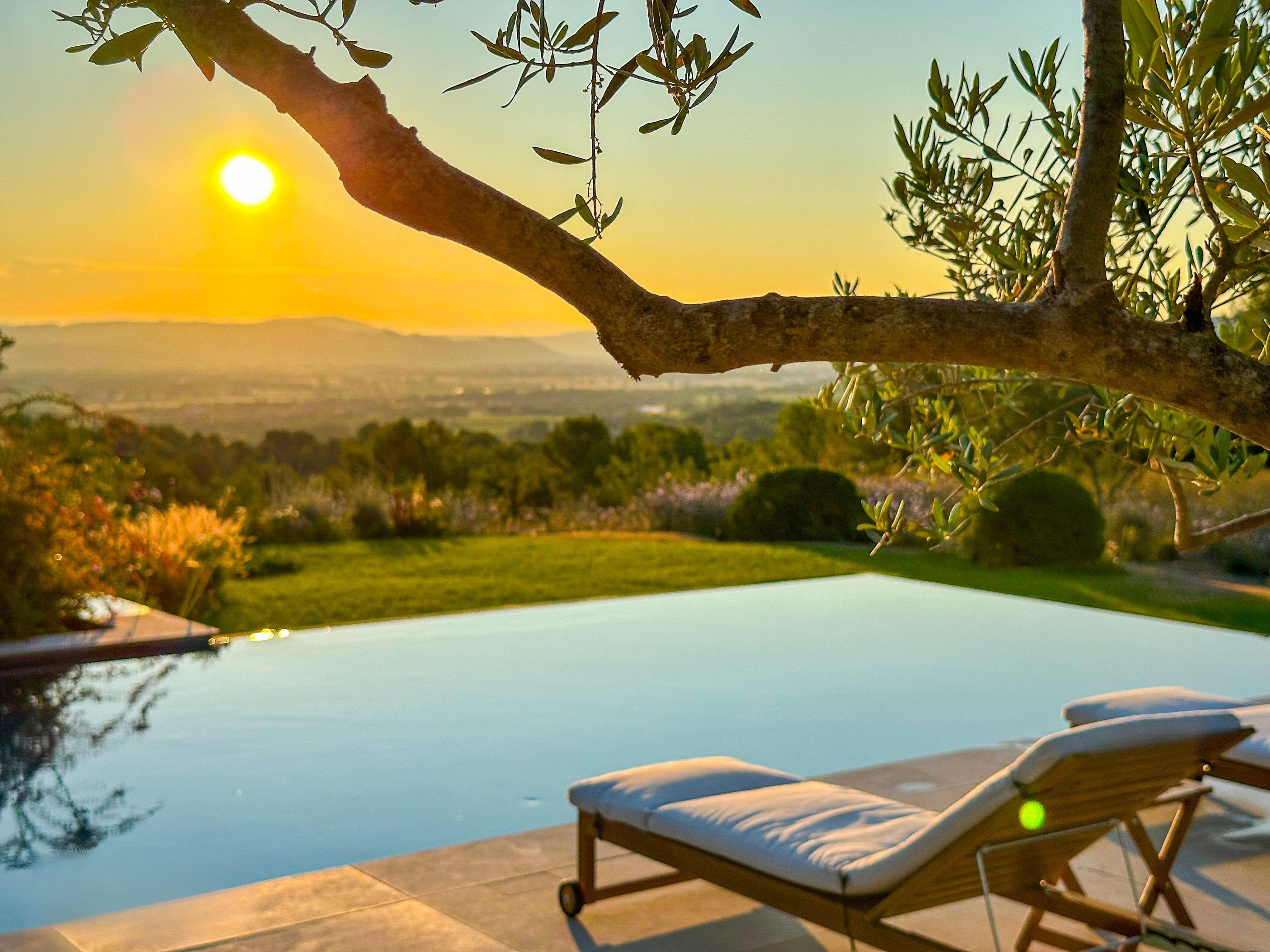 Élégante bastide provençale avec vue panoramique sur les montagnes pour des événements
