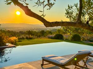 Élégante bastide provençale avec vue panoramique sur les montagnes pour des événements