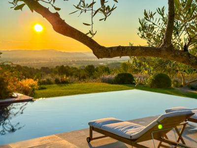 Elegant Provencal Bastide with Panoramic Mountain Views for Events