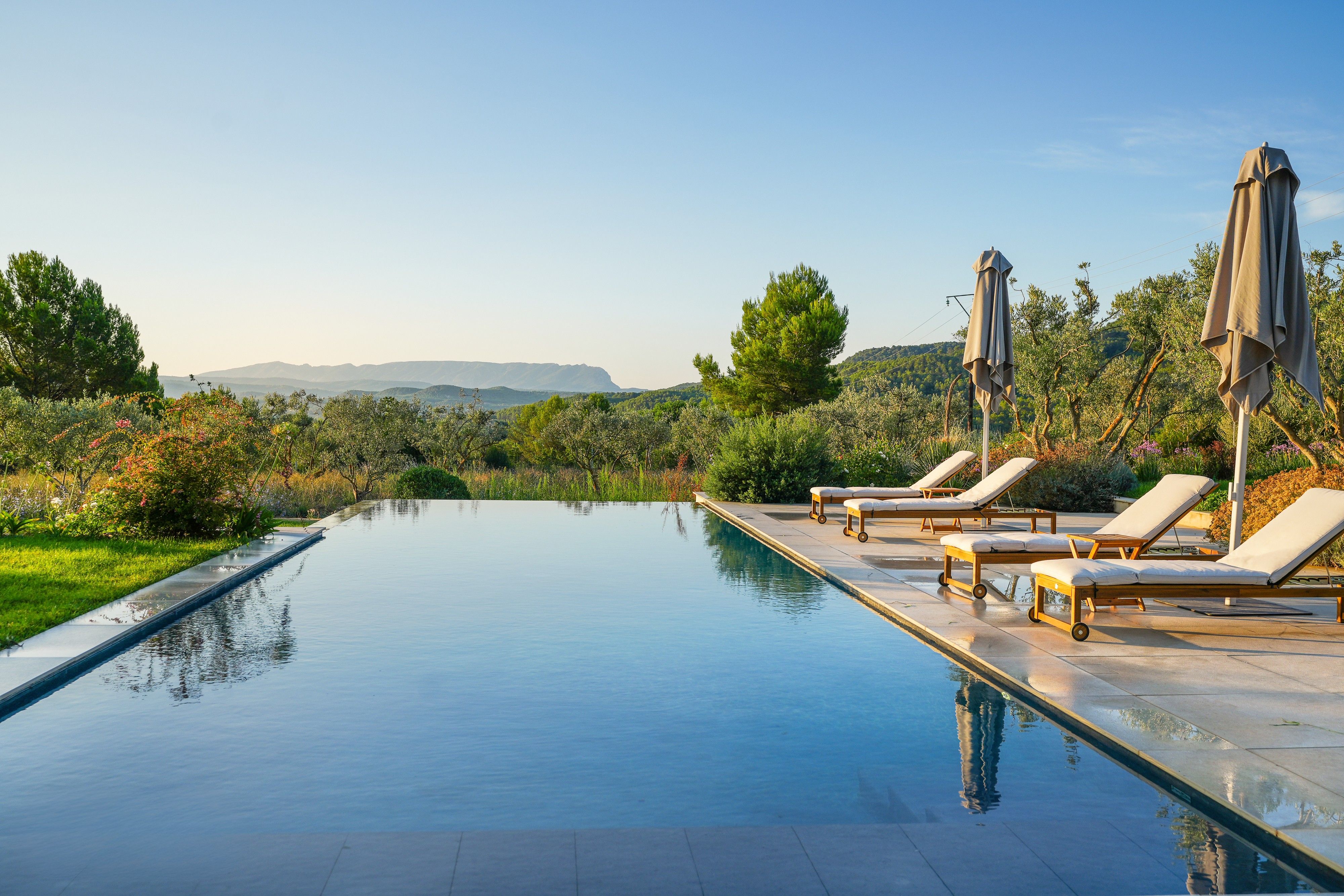 Élégante bastide provençale avec vue panoramique sur les montagnes pour des événements