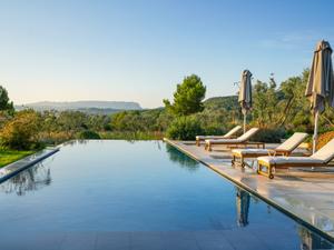 Élégante bastide provençale avec vue panoramique sur les montagnes pour des événements